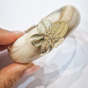 Bracciale in resina e fiore (bianco)